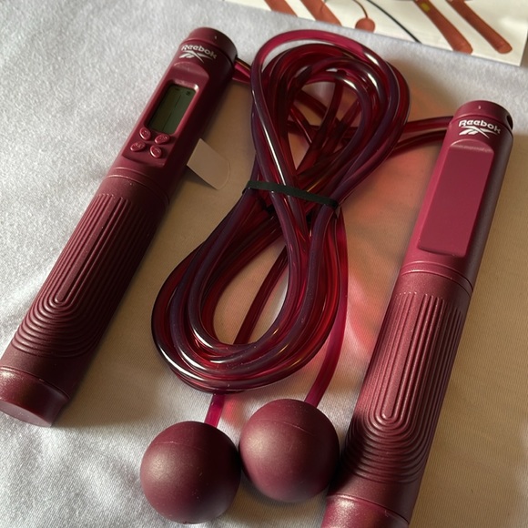 Reebok Digital Jump Rope - Picture 2 of 7